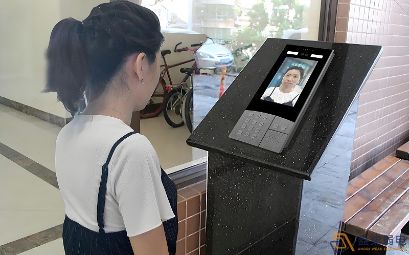 臉就是鑰匙，辦公大樓人臉識別門禁