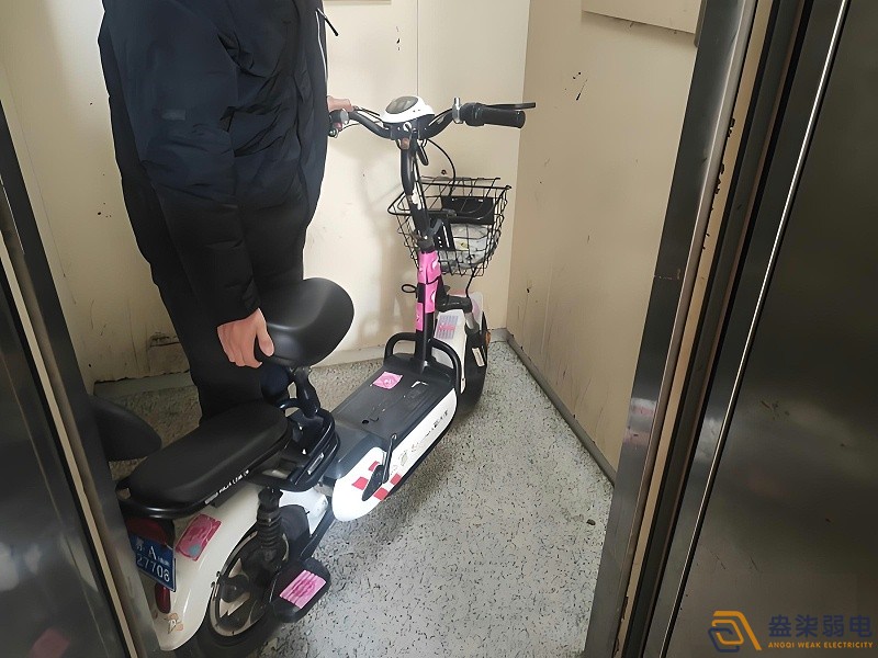 電瓶車(chē)入電梯隱患大，語(yǔ)音告警守安全